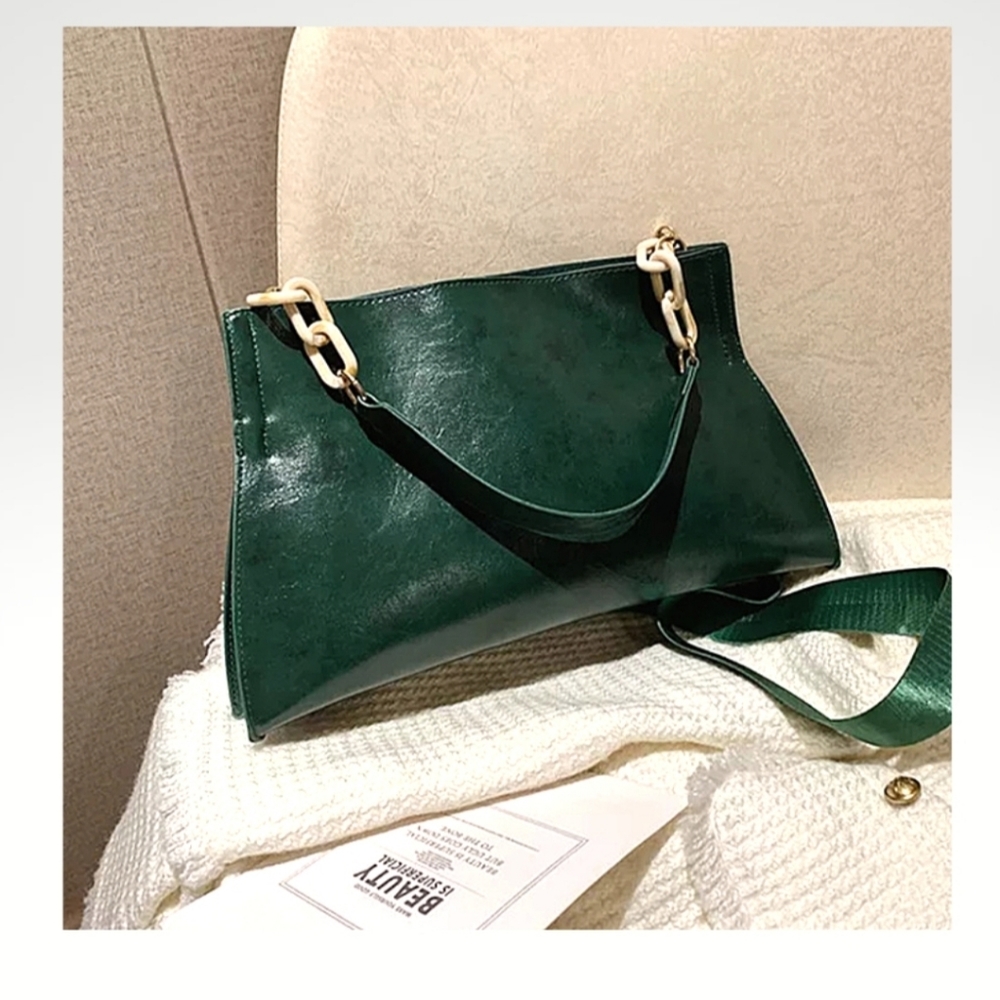 Elegant Green Crossbody Bag